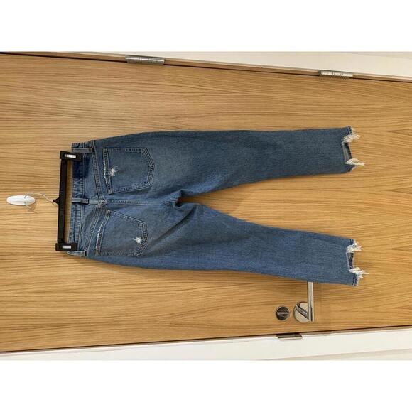 Abercrombie Curve Love High Rise Mom Jeans Distressed Size 2 / 26 NWOT - Picture 3 of 4